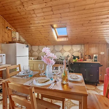 La Mansarda Sul Lago: Rustic Attic With Balcony & Parking - Happy *